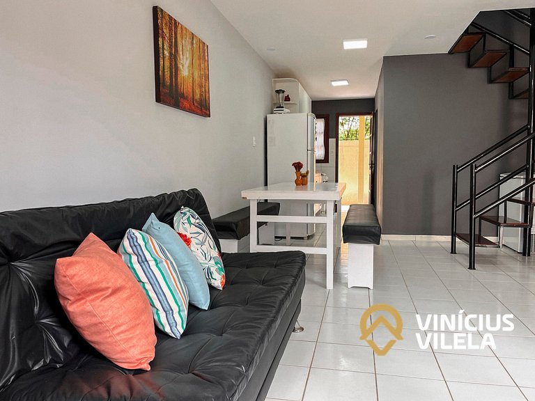 Casa com 3 suítes ambas com ar condicionado e TV, banheiros
