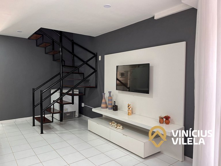 Casa com 3 suítes ambas com ar condicionado e TV, banheiros