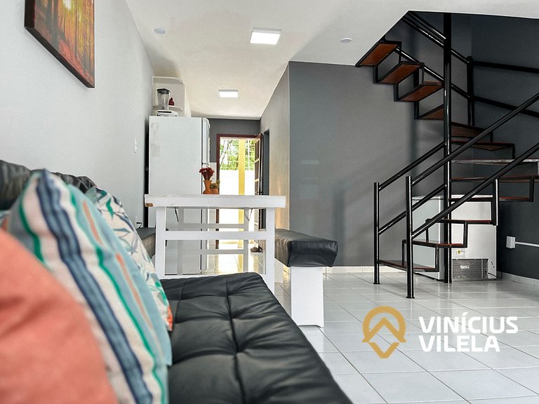 Casa com 3 suítes ambas com ar condicionado e TV, banheiros