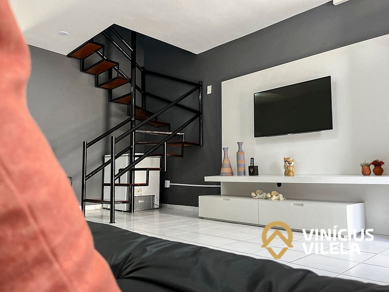 Casa com 3 suítes ambas com ar condicionado e TV, banheiros