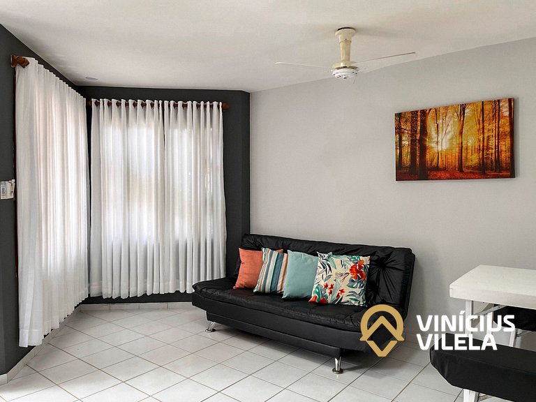 Casa com 3 suítes ambas com ar condicionado e TV, banheiros