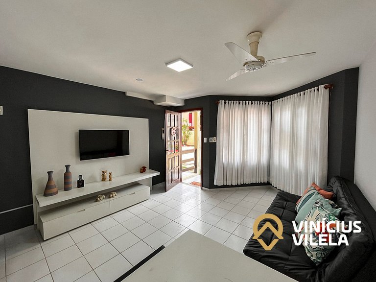 Casa com 3 suítes ambas com ar condicionado e TV, banheiros