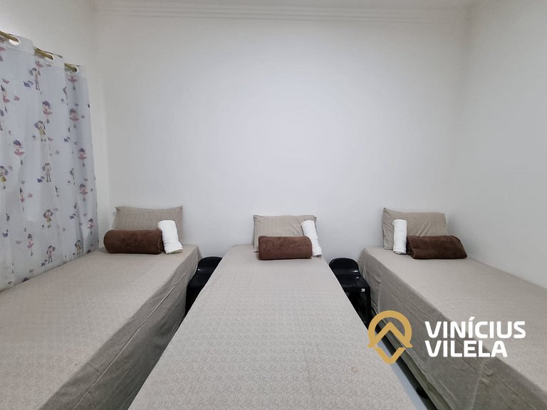 Apto no pavimento superior com 2 quartos (ambos com ar)com v