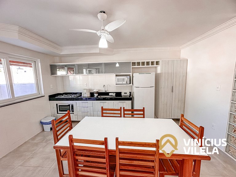Casa toda climatizada com 2 suítes, gourmet privativo e inte
