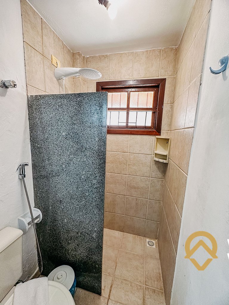 Casa com 2 suítes (ambas com ar split) e internet privativa