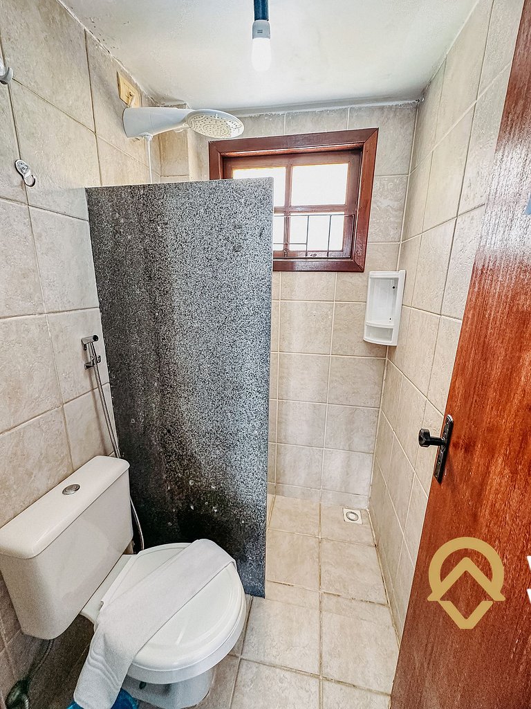 Casa com 2 suítes (ambas com ar split) e internet privativa