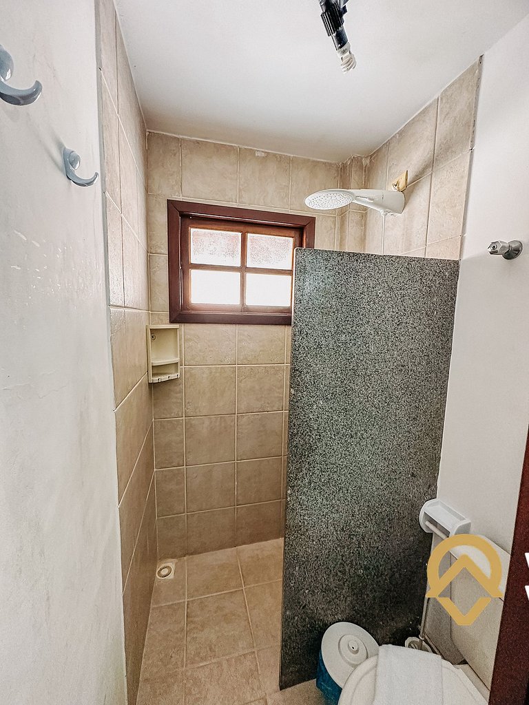 Casa com 2 suítes (ambas com ar split) e internet privativa