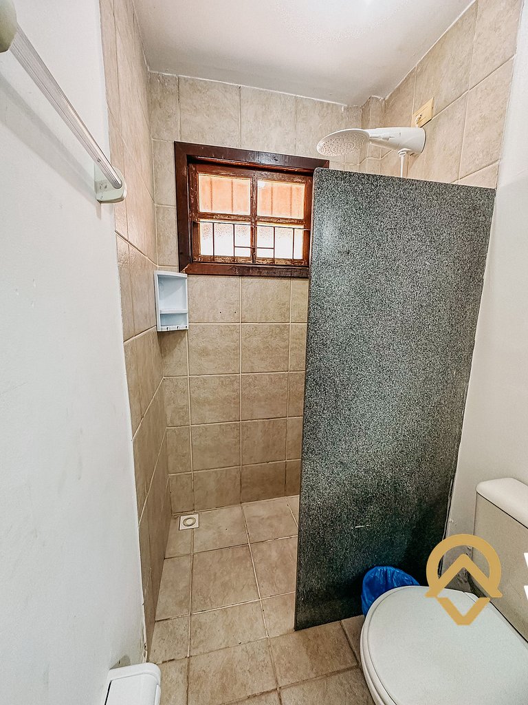Casa com 2 suítes (ambas com ar split) e internet privativa