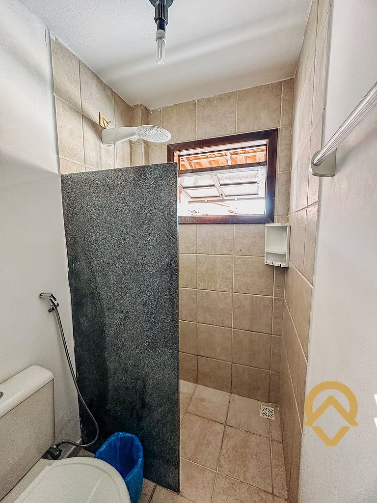 Casa com 2 suítes (ambas com ar split) e internet privativa