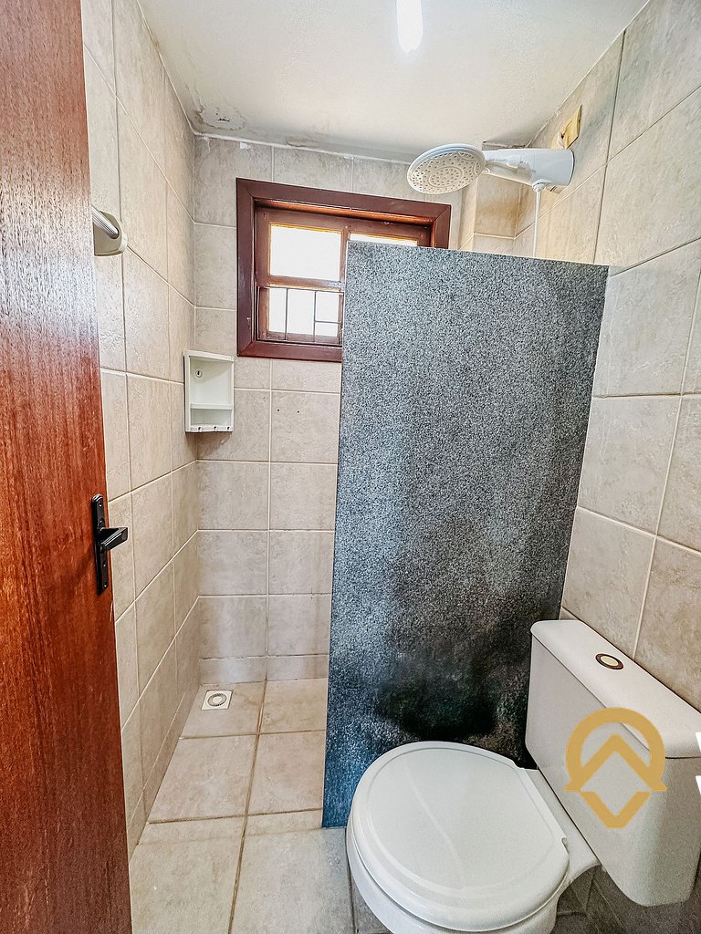 Casa com 2 suítes (ambas com ar split) e internet privativa
