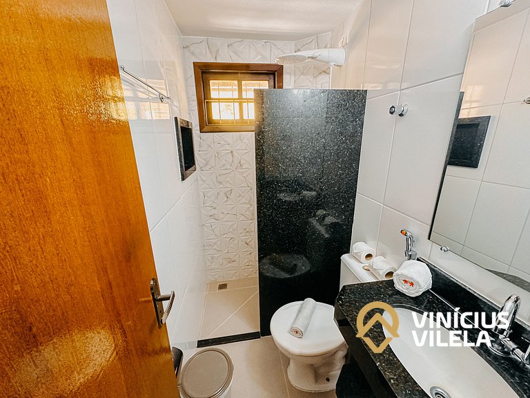 Casa diferenciada e reformada, com 3 suítes (todas com ar co