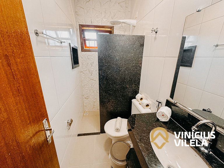 Casa diferenciada e reformada, com 3 suítes (todas com ar co