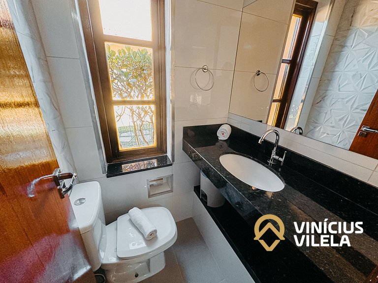 Casa diferenciada e reformada, com 3 suítes (todas com ar co