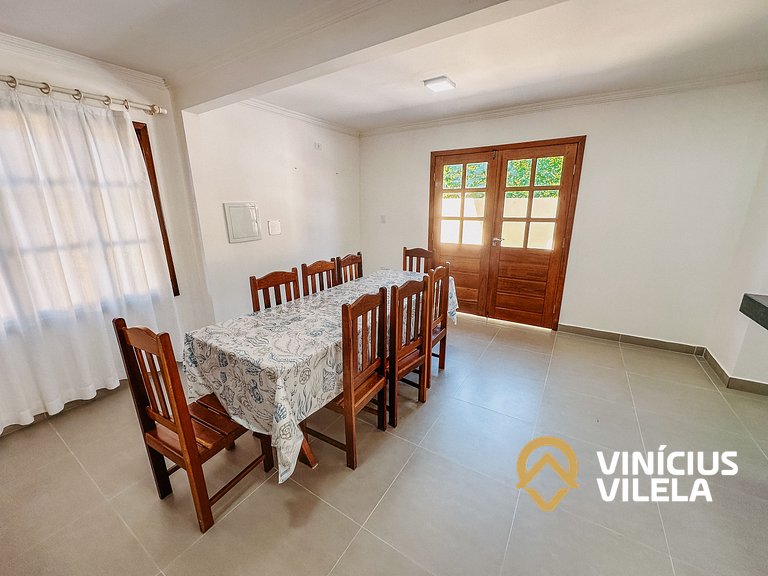 Casa diferenciada e reformada, com 3 suítes (todas com ar co