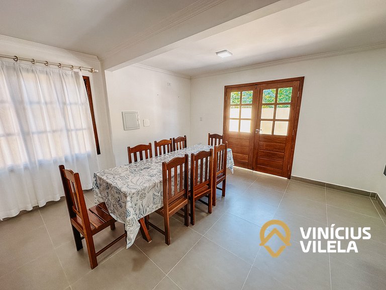 Casa diferenciada e reformada, com 3 suítes (todas com ar co