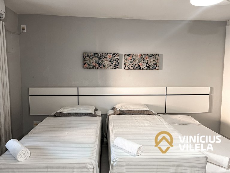 Casa com 3 suítes ambas com ar condicionado e TV, banheiros