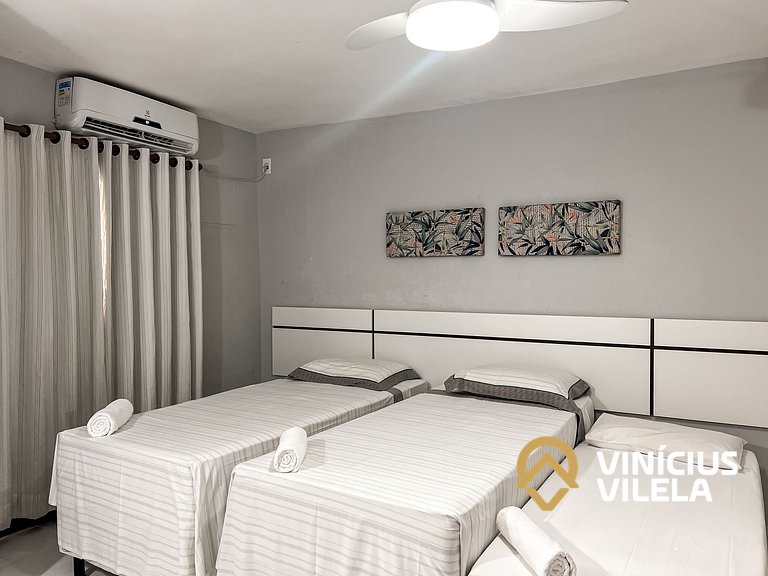 Casa com 3 suítes ambas com ar condicionado e TV, banheiros