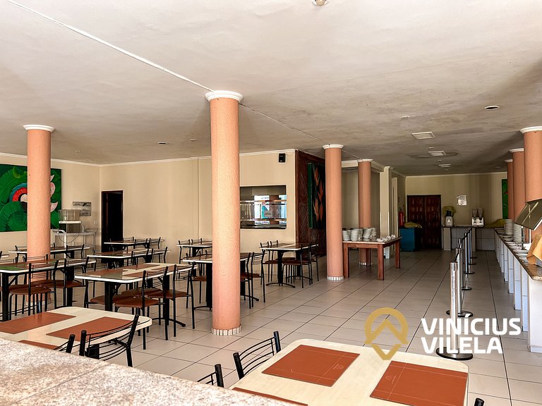 Suiíte com ar condicionado, frigobar e mesa para trabalho. L