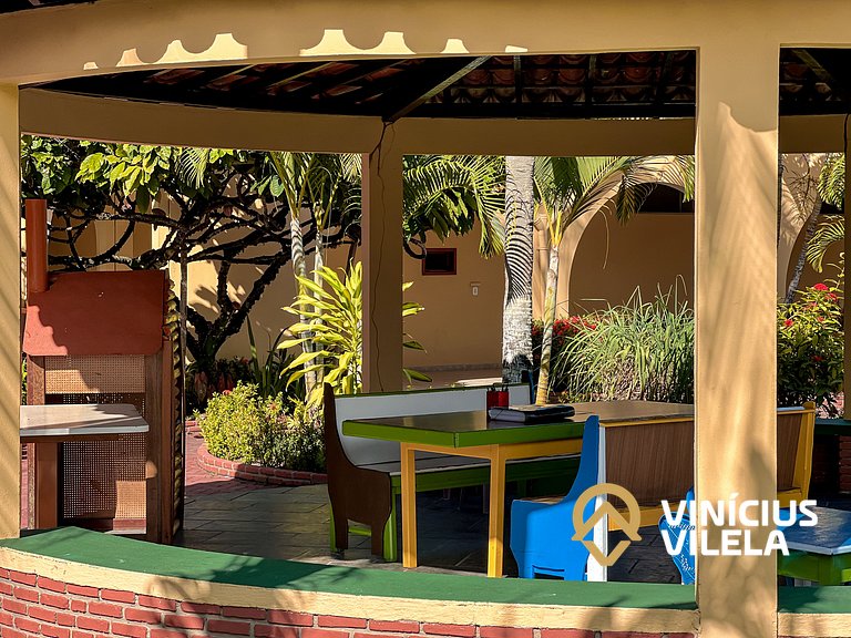 Suiíte com ar condicionado, frigobar e mesa para trabalho. L