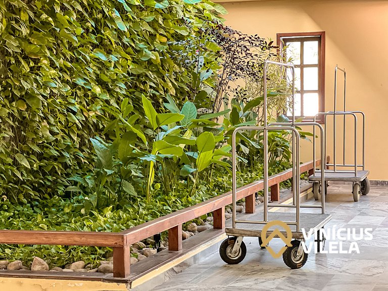 Suiíte com ar , frigobar proximo ao axé Moi