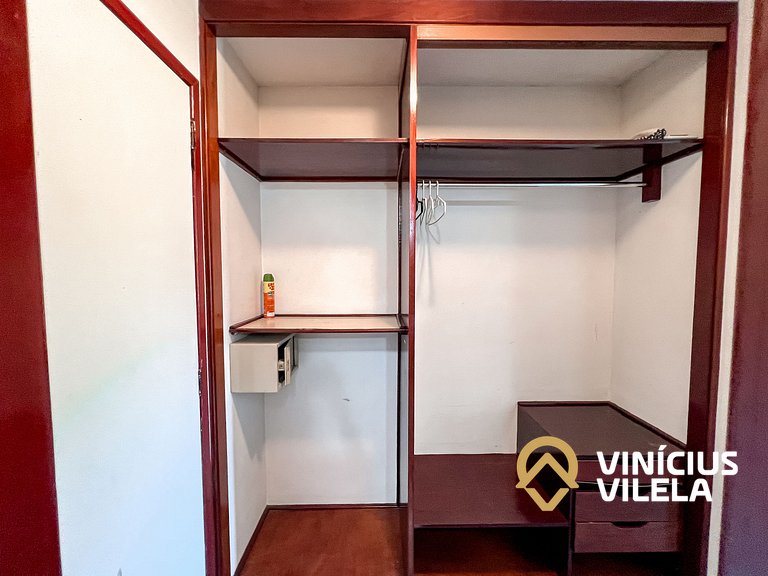 Suiíte com ar condicionado, frigobar e mesa para trabalho ac