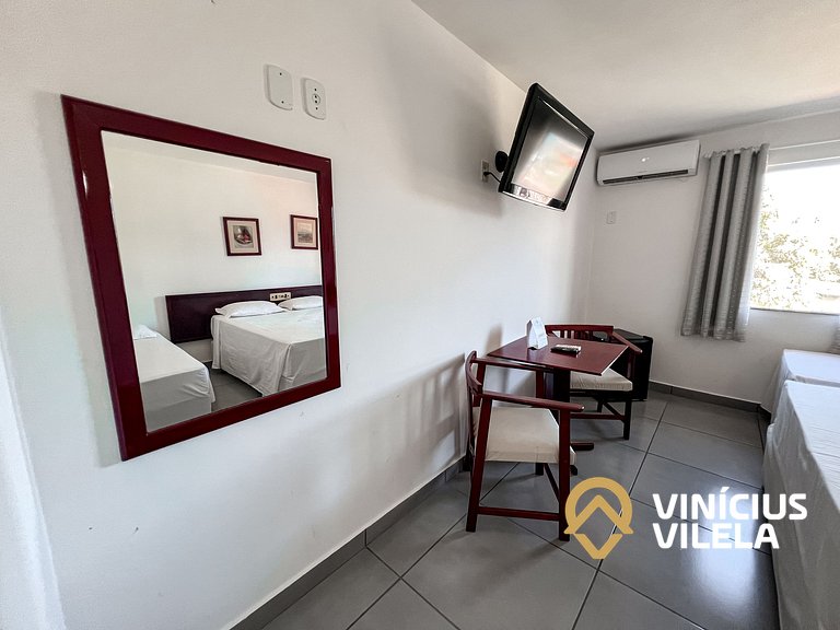 Suiíte com ar condicionado, frigobar e mesa para trabalho ac