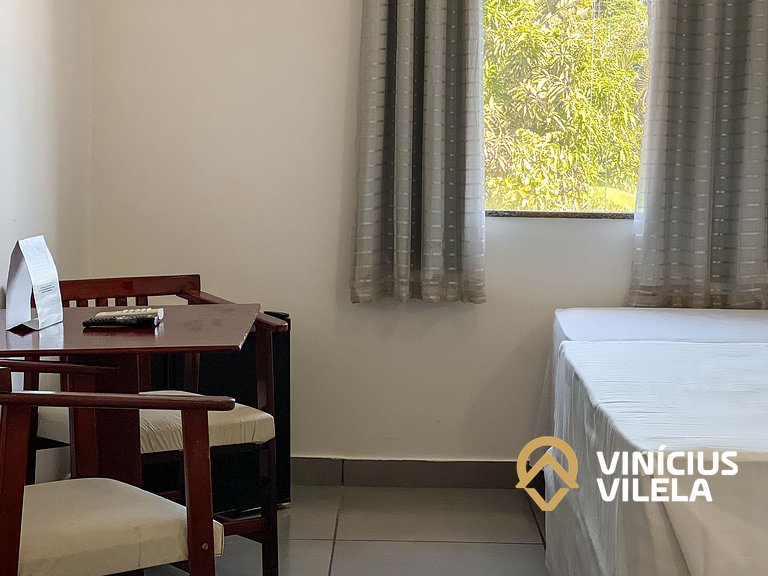 Suiíte com ar condicionado, frigobar e mesa para trabalho ac