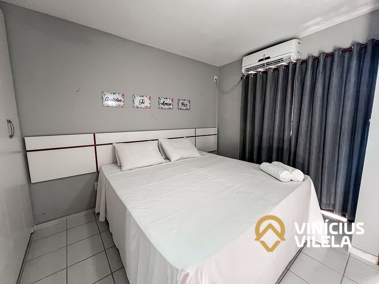 Casa com 3 suítes ambas com ar condicionado e TV, banheiros