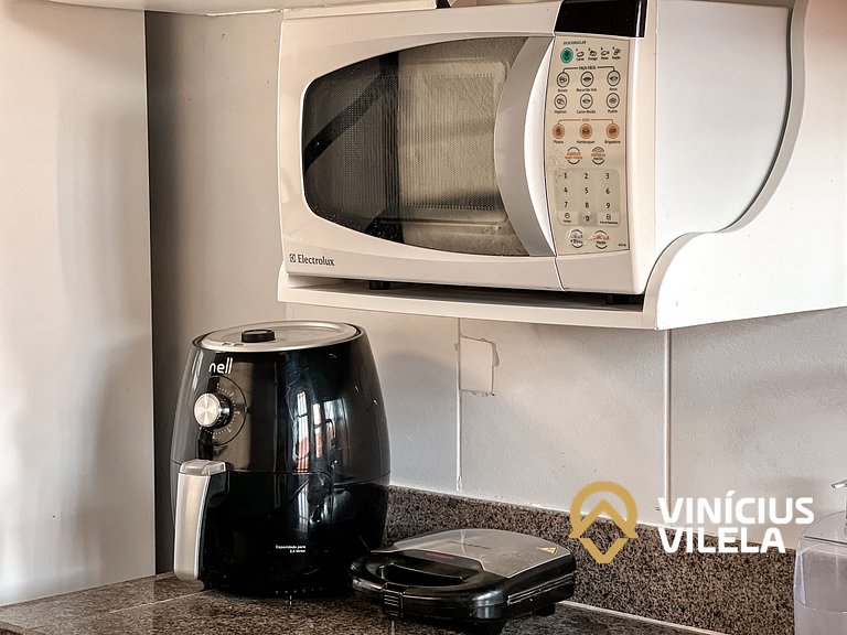 Casa com 3 suítes ambas com ar condicionado e TV, banheiros