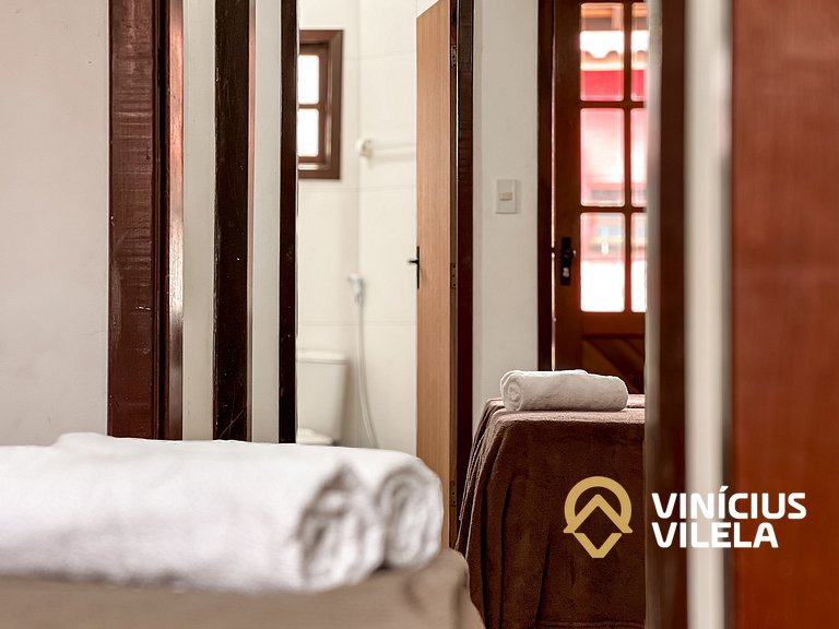 Casa com 2 suítes (todas com ar), churrasqueira e internet p