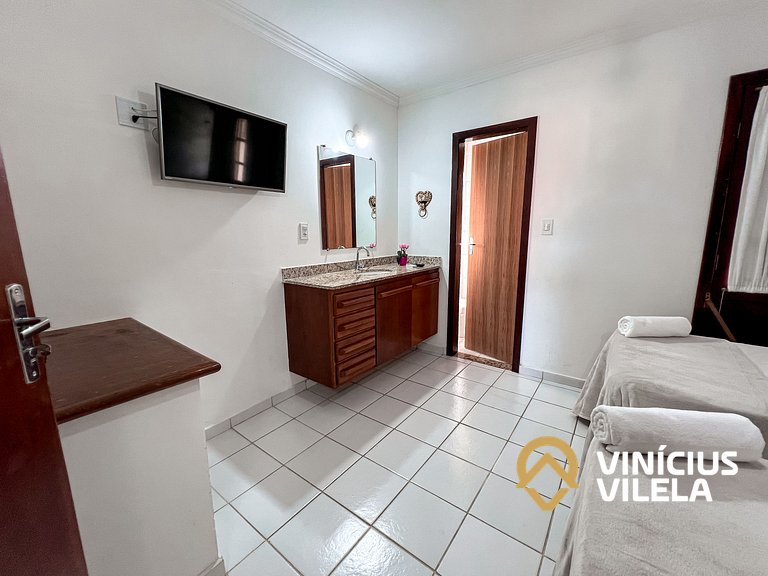 Casa com 3 suítes ambas ar condicionado e TV, internet exclu