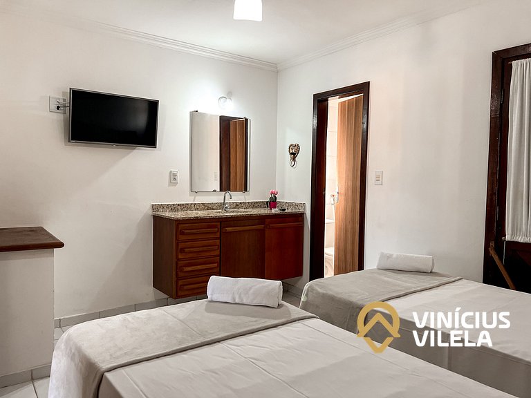 Casa com 3 suítes ambas ar condicionado e TV, internet exclu