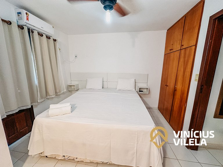Casa com 2 suítes ambas com ar condicionado e TV, churraquei