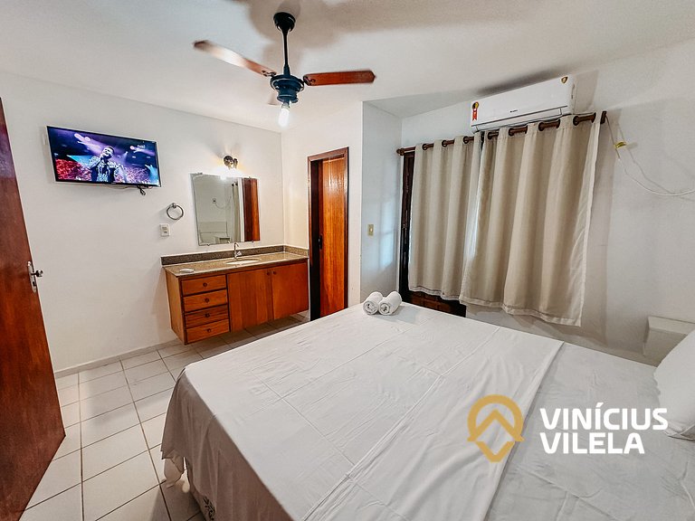Casa com 2 suítes ambas com ar condicionado e TV, churraquei