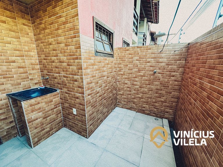 Casa com 2 suítes ambas com ar condicionado e TV, churraquei