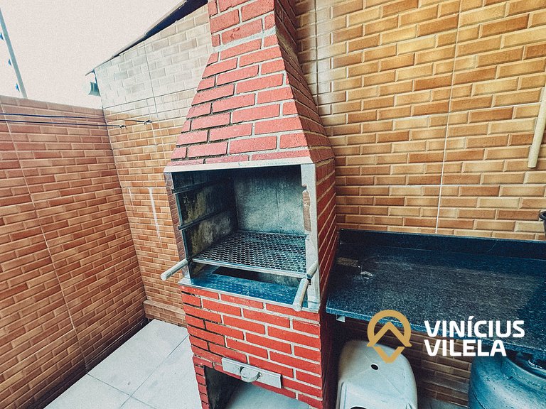 Casa com 2 suítes ambas com ar condicionado e TV, churraquei