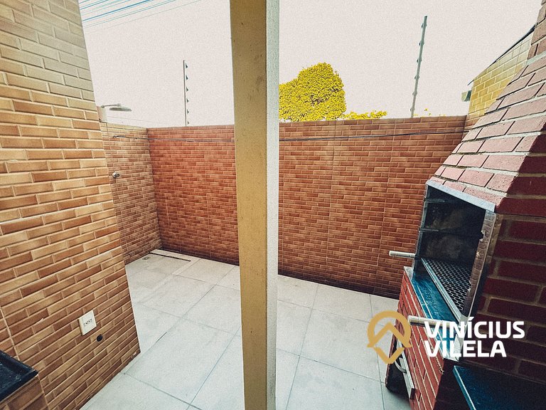 Casa com 2 suítes ambas com ar condicionado e TV, churraquei