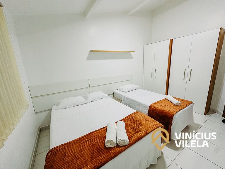 Flat com 1 quarto com ar split, sala e cozinha completa acom