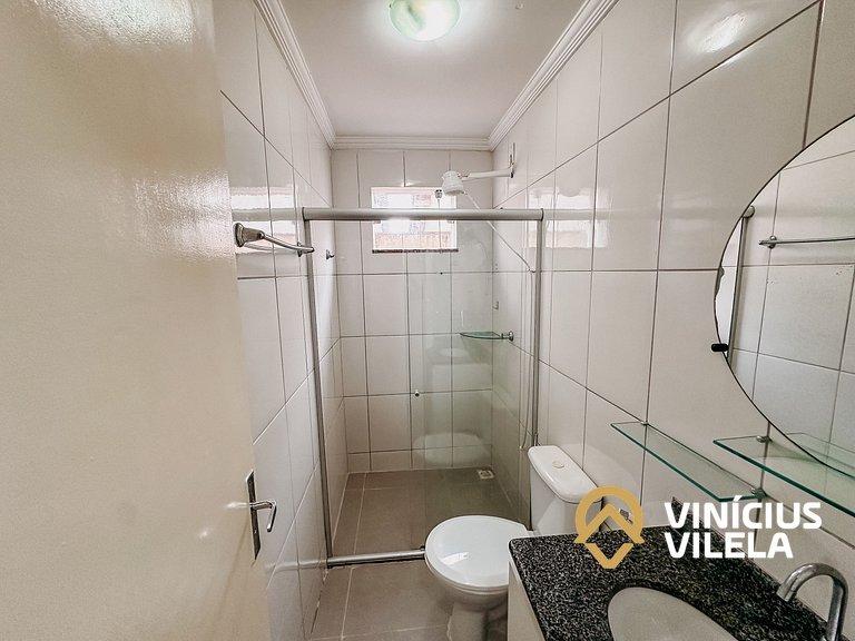 Apto Térreo 2 quartos sendo 1 suite (ambos com ar), acomoda