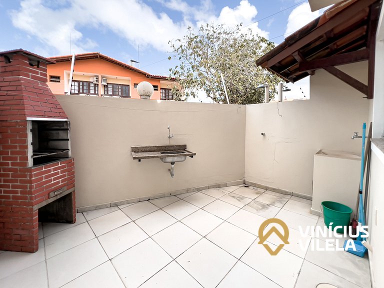 Casa com 2 suítes a poucos metros do Axé Mói