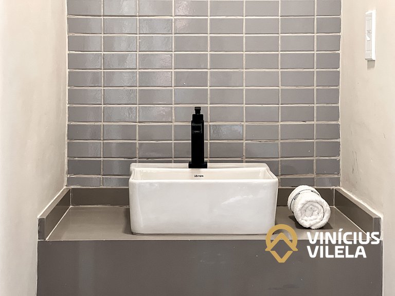 Casa toda reformada com 3 suítes (todas com ar), internet pr
