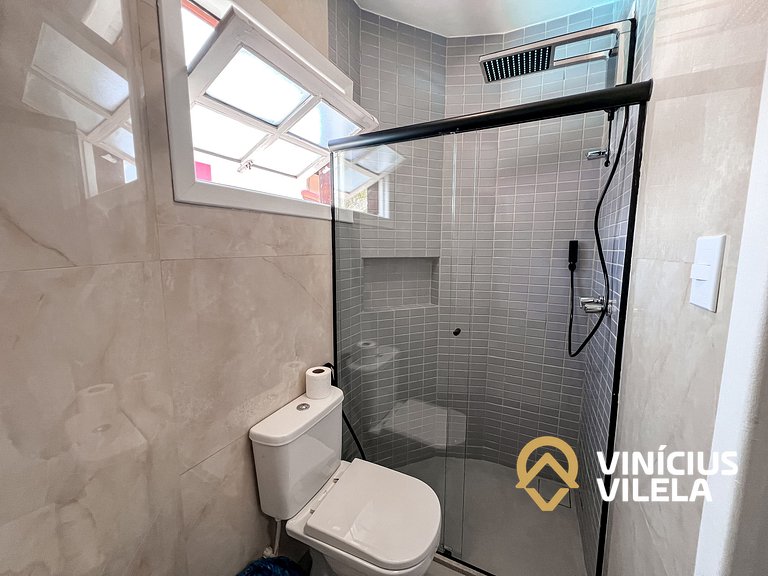 Casa toda reformada com 3 suítes (todas com ar), internet pr
