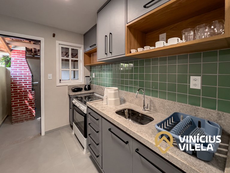 Casa toda reformada com 3 suítes (todas com ar), internet pr