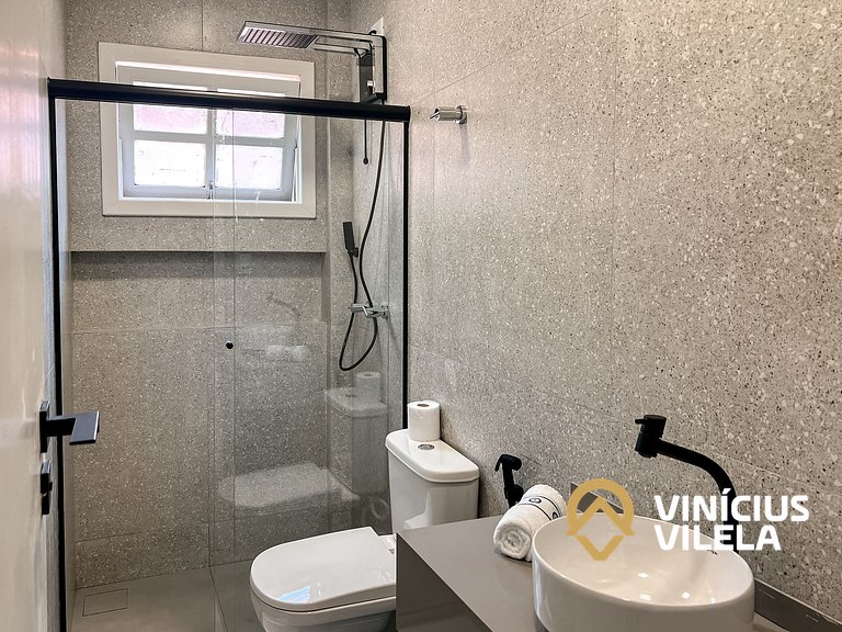 Casa toda reformada com 3 suítes (todas com ar), internet pr