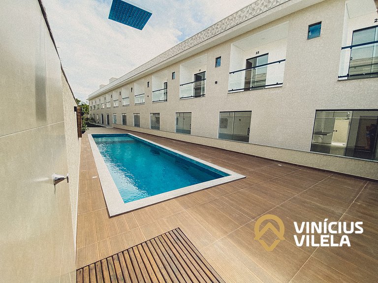 Com 3 suítes e sala climatizada, acomoda até 10 pessoas, chu
