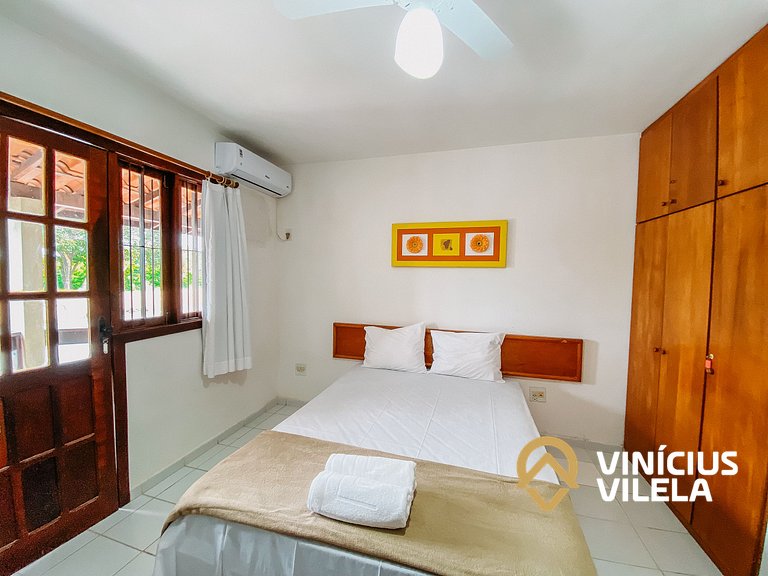 Casa com 2 suítes ambas com ar condicionado e TV, e internet