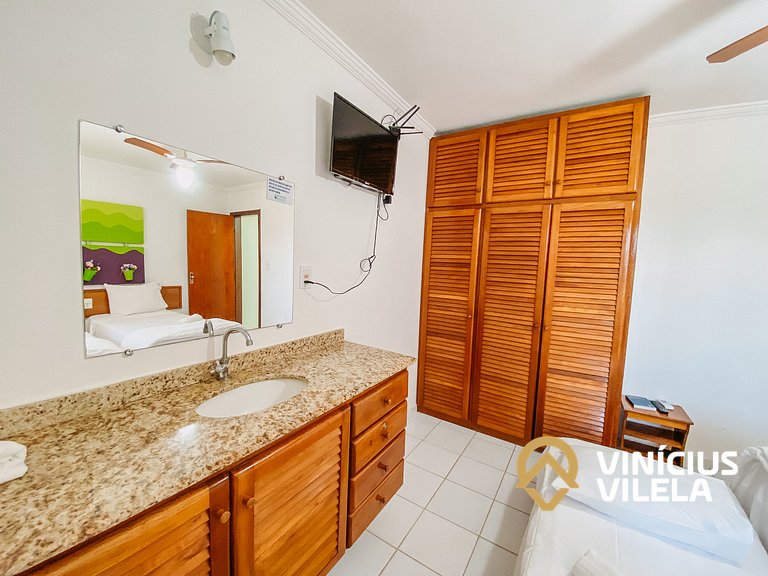 Casa com 3 Suites (todas com ar condicionado), internet priv