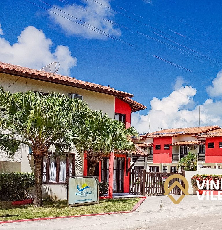 Casa com 3 suítes ambas com ar condicionado e TV, banheiros