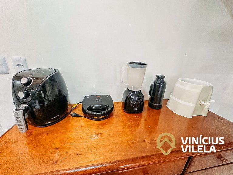 Casa com 3 suítes ambas com ar condicionado e TV, gourmet pr