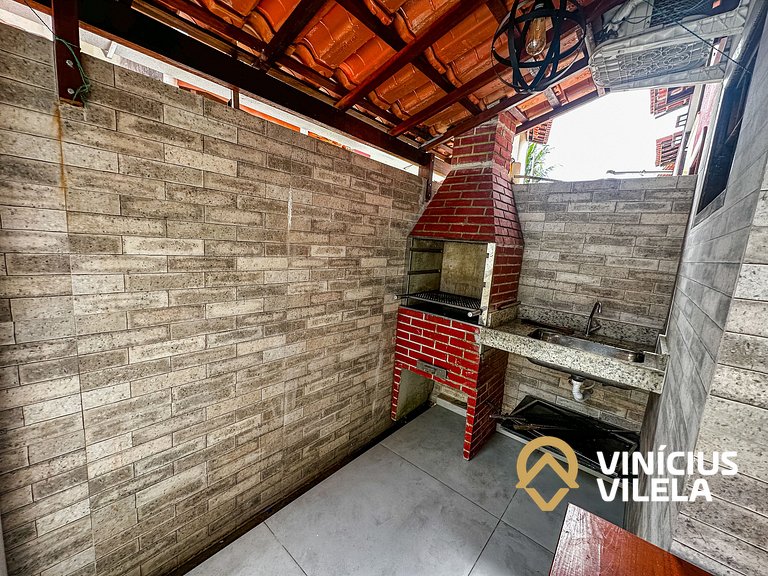 Casa com 3 suítes ambas com ar condicionado e TV, gourmet pr